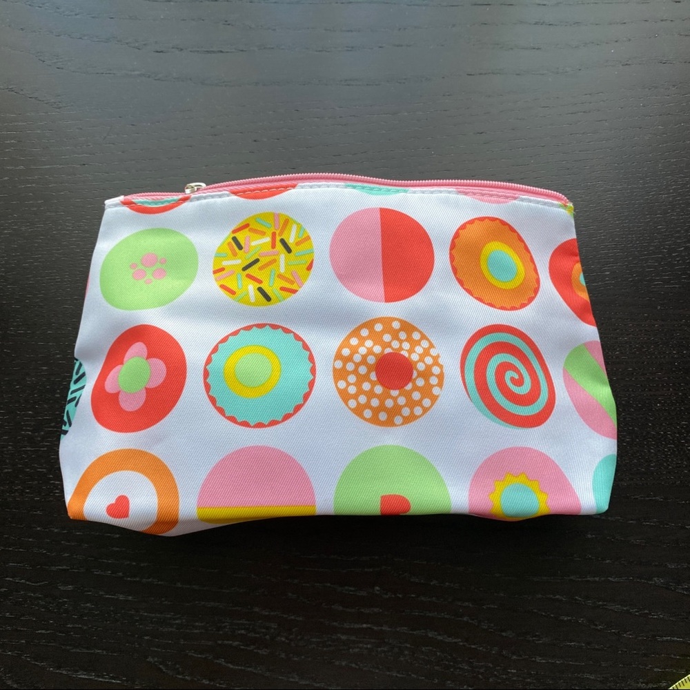 NEW CLINIQUE make-up bag